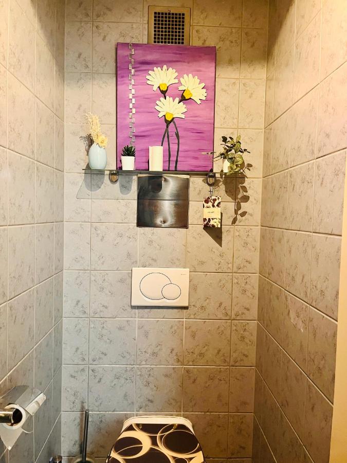 10 Min From U1 - Private In Shared Homestay *